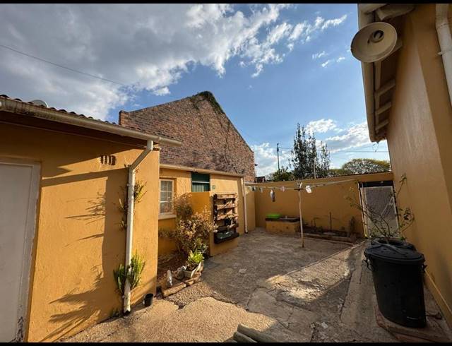 2 BEDROOM APARTMENT FOR SALE IN YEOVILLE